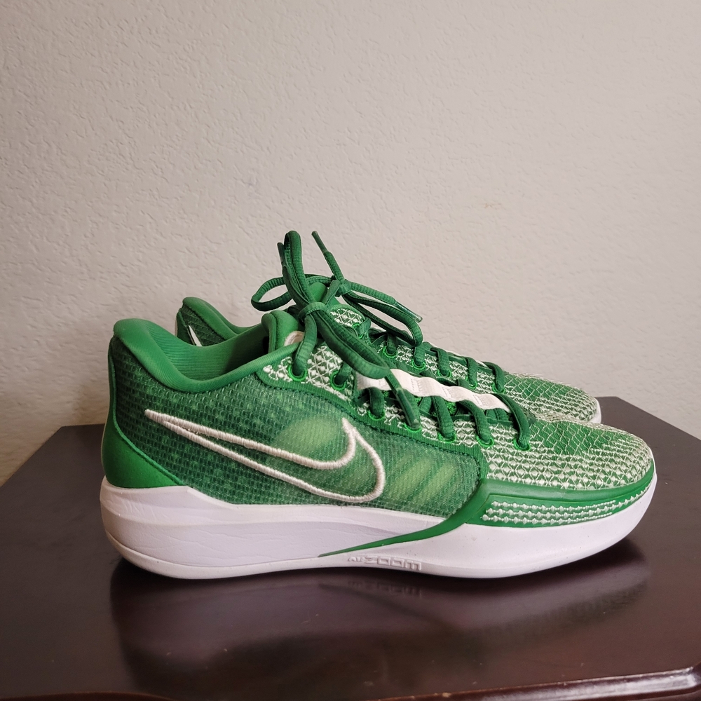 Nike Women's Green Athletic Sneakers